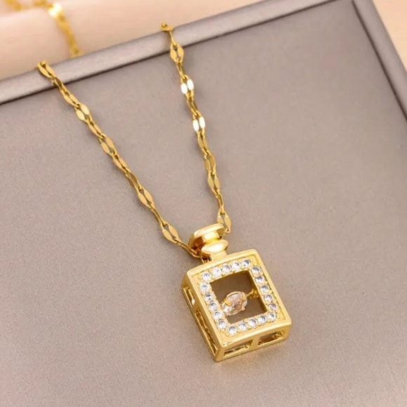 GORGEOUS GOLD PLATED PERFUME BOTTLE PENDANT NECKLACE - Picture 2 of 9